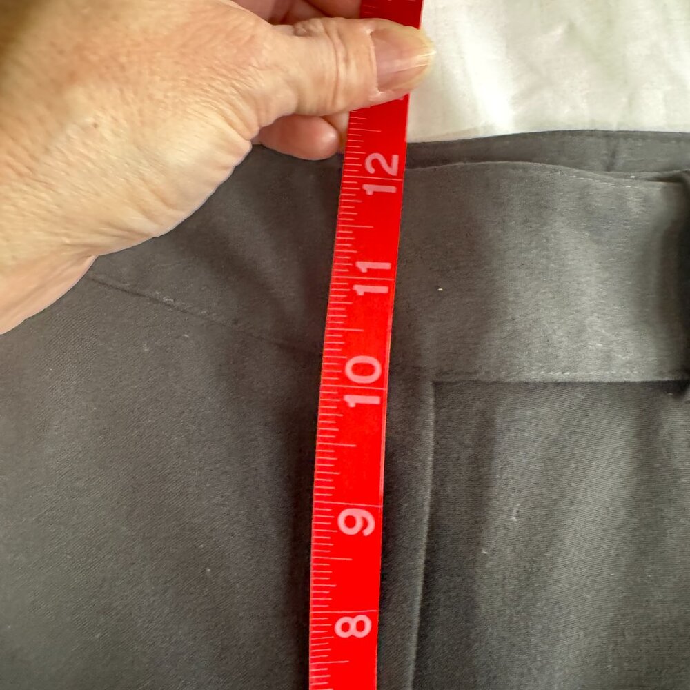 Larry Levine Black Crop Pants with Button Details - Picture 11 of 12